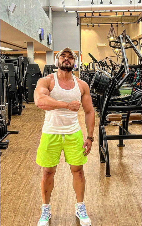 Foto do treinador José Junio na academia