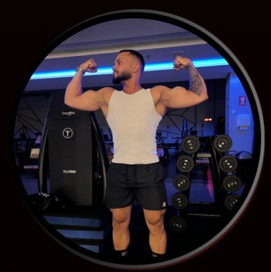 Foto do treinador José Junio na academia